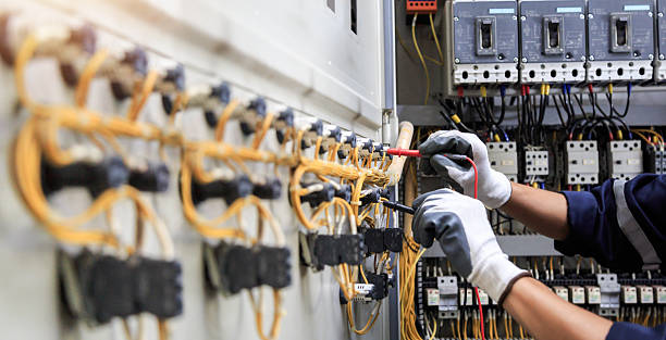 Professional Electrician technician working in Clarendon, TX